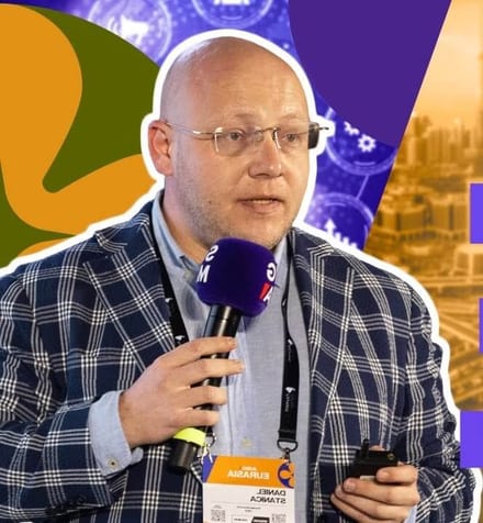 Daniel Stănică speaking at an event